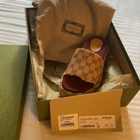 Authentic Gucci Platform slide. Size 8 - Picture 2 of 8
